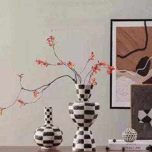 Vintage-style hand-painted ceramic frosted grid pattern vase ornament